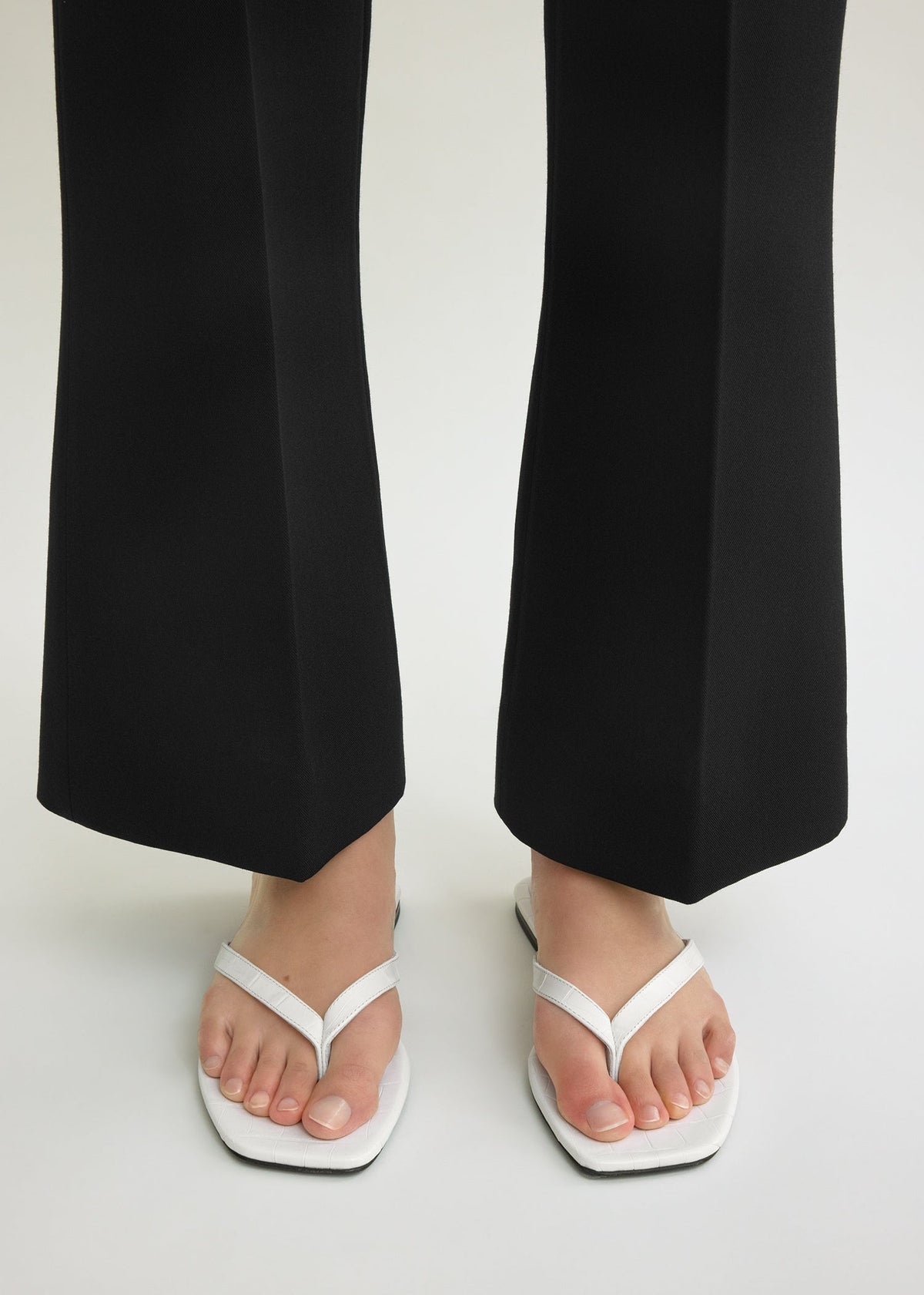 Croco-embossed flip flops off-white
